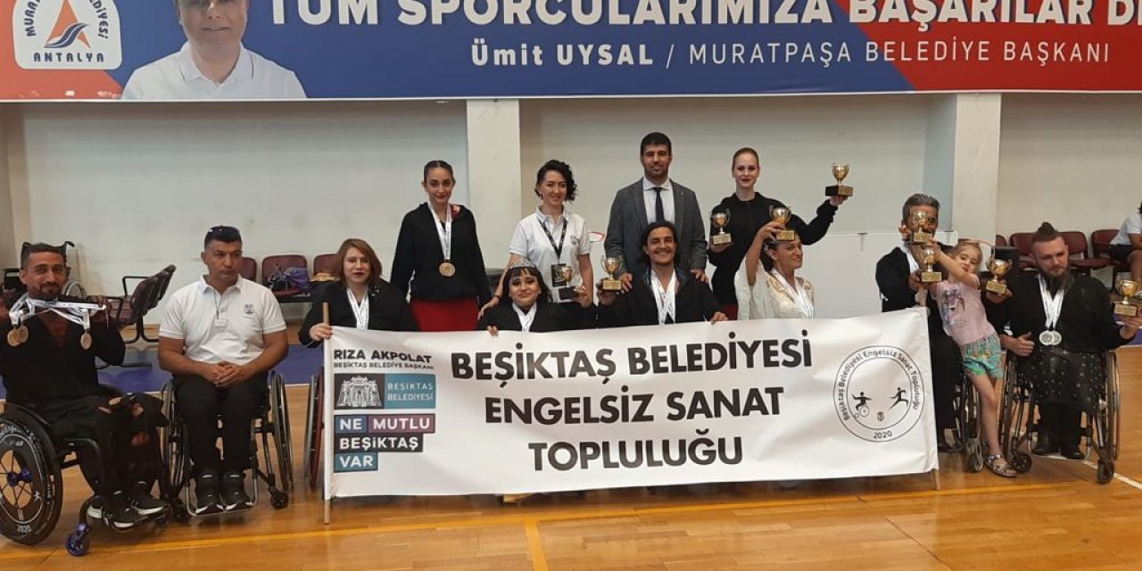 BEŞİKTAŞ BELEDİYESİ ENGELSİZ SANAT TOPLULUĞU'NDAN 22 MADALYA