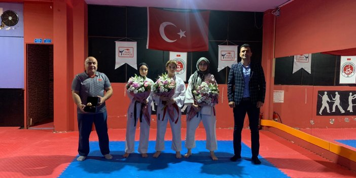 MALTEPE, İŞİTME ENGELLİLER KARATE ŞAMPİYONASINDA ÜÇÖDÜL ALDI