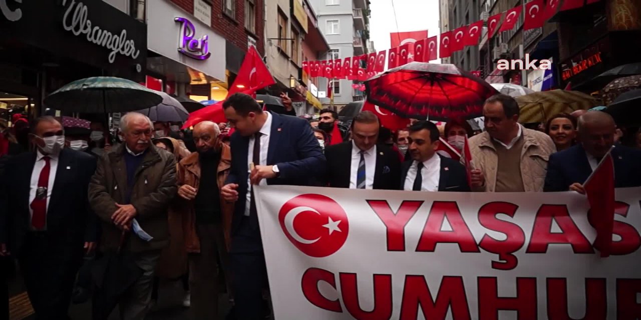 GİRESUN'DA YAĞMUR ALTINDA CUMHURİYET BAYRAMI