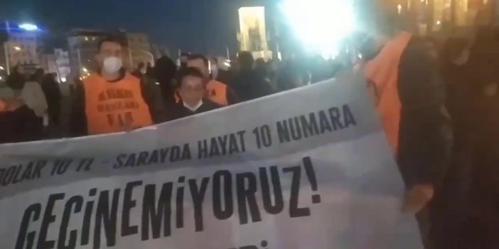 TAKSİM’DE DOLAR PROTESTOSU: “DOLAR 10 TL – SARAYDA HAYAT 10 NUMARA”