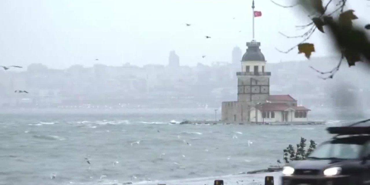 İSTANBUL'DA ETKİSİNİ SÜRDÜREN LODOSUN BÖLGEYİ SAAT 15:00 SIRALARINDA TERK ETMESİ BEKLENİYOR