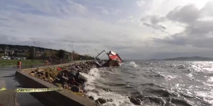 MALTEPE’DE GEMİ KURTARILMAYI BEKLİYOR