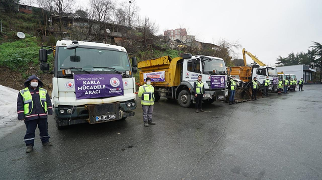 KAĞITHANE BELEDİYESİ, KARLA MÜCADELE İÇİN 500 KİŞİLİK EKİP GÖREVLENDİRİLDİ