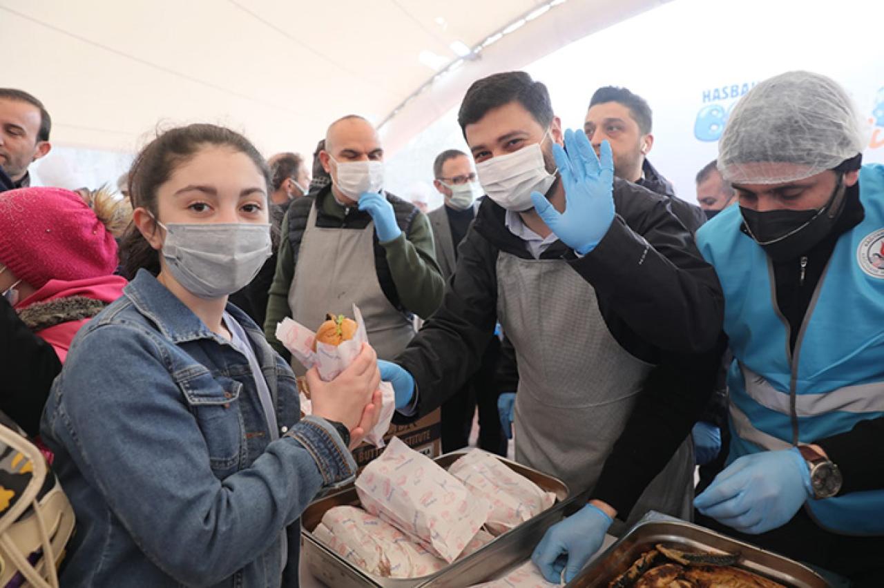 KAĞITHANELİLER KIŞIN TADINI BALIK EKMEK FESTİVALİNDE ÇIKARDI