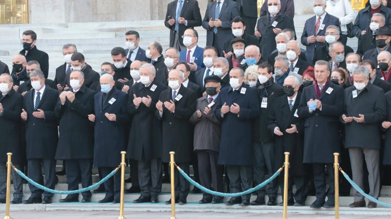 CHP Genel Başkanı Kemal Kılıçdaroğlu, Eski Bakan Onur Kumbaracıbaşı'nın Cenaze Törenine Katıldı