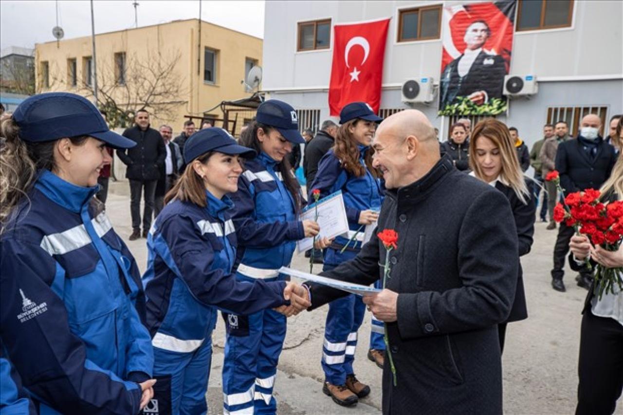 İzmir’in altyapısı kadın emeği ile örülecek