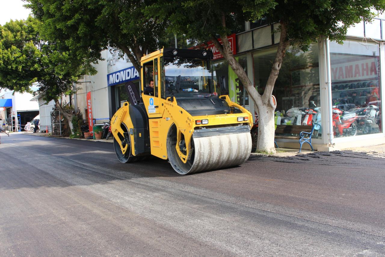 Kumluca Sanayi Sitesi’nin 24 yıllık sorunu bitiyor Büyükşehir Belediyesi sıcak asfalt çalışması yapıyor