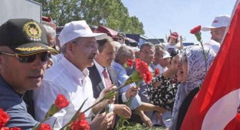 CHP GENEL BAŞKANI KEMAL KILIÇDAROĞLU, ADALET YÜRÜYÜŞÇÜLERİYLE BAYRAMLAŞTI