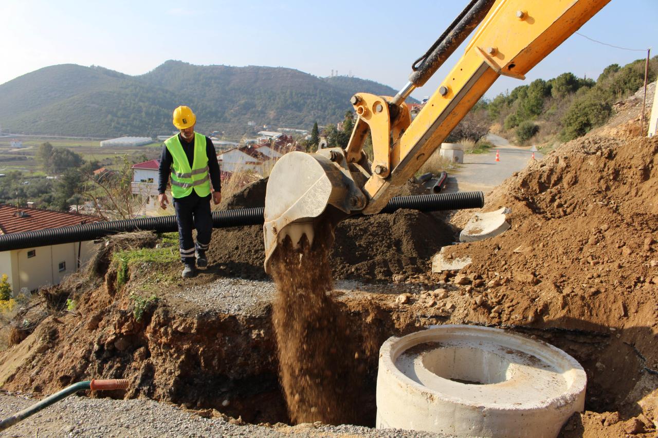 Gazipaşa’da altyapı yatırımları sürüyor İki mahalleye kanalizasyon ve içme suyu hattı yapılıyor