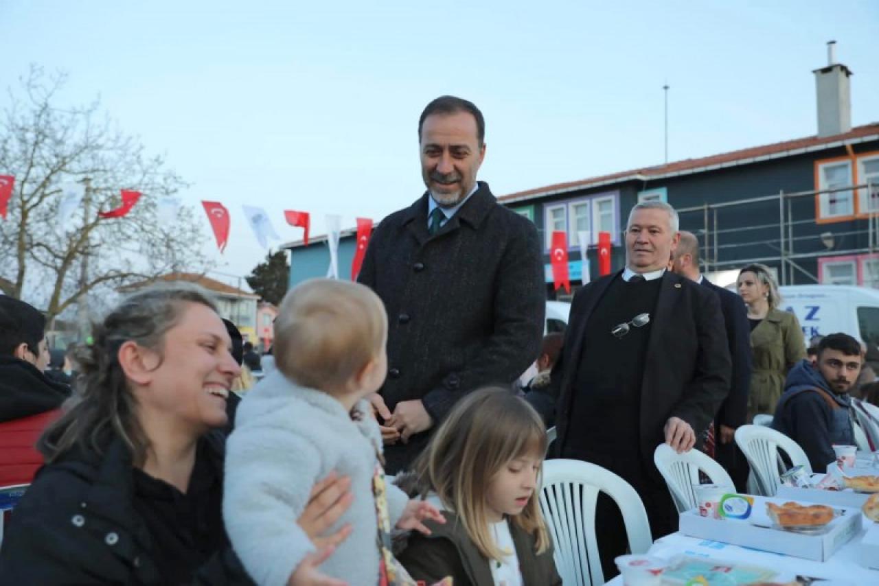 Bu kez Hacivat Karagöz ile keyifli dakikalar geçirdiler