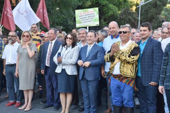 YARIM ASIRLIK FESTİVAL KORTEJ İLE BAŞLADI