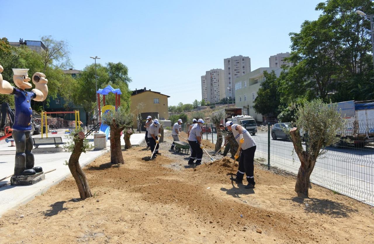 AVCILAR'IN PARKLARI YENİLENİYOR