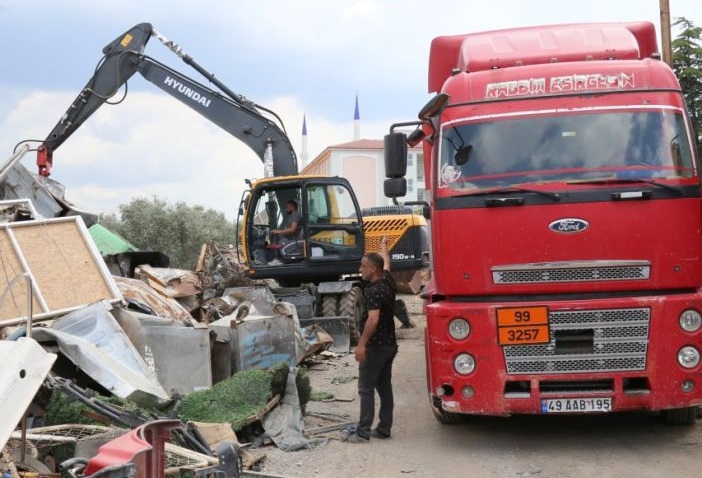 Edremit Belediyesi’nde 25 Taşıt ve İş Makinesi Hurdaya Ayrıldı