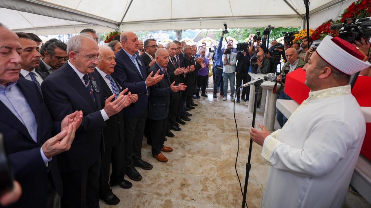 CHP Genel Başkanı Kemal Kılıçdaroğlu, Tarhan Erdem'in Cenaze Törenine Katıldı