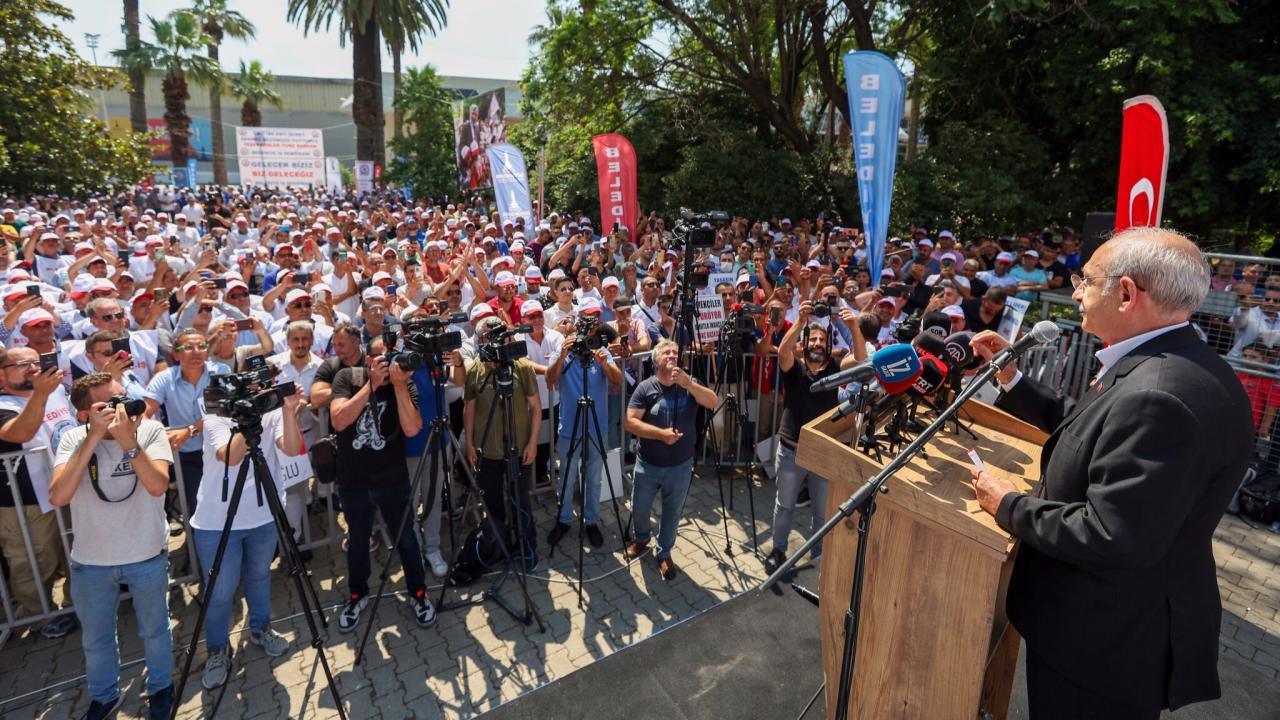 CHP Lideri Kılıçdaroğlu, İzmir Büyükşehir Belediyesi Toplu İş Sözleşmesi Törenine Katıldı