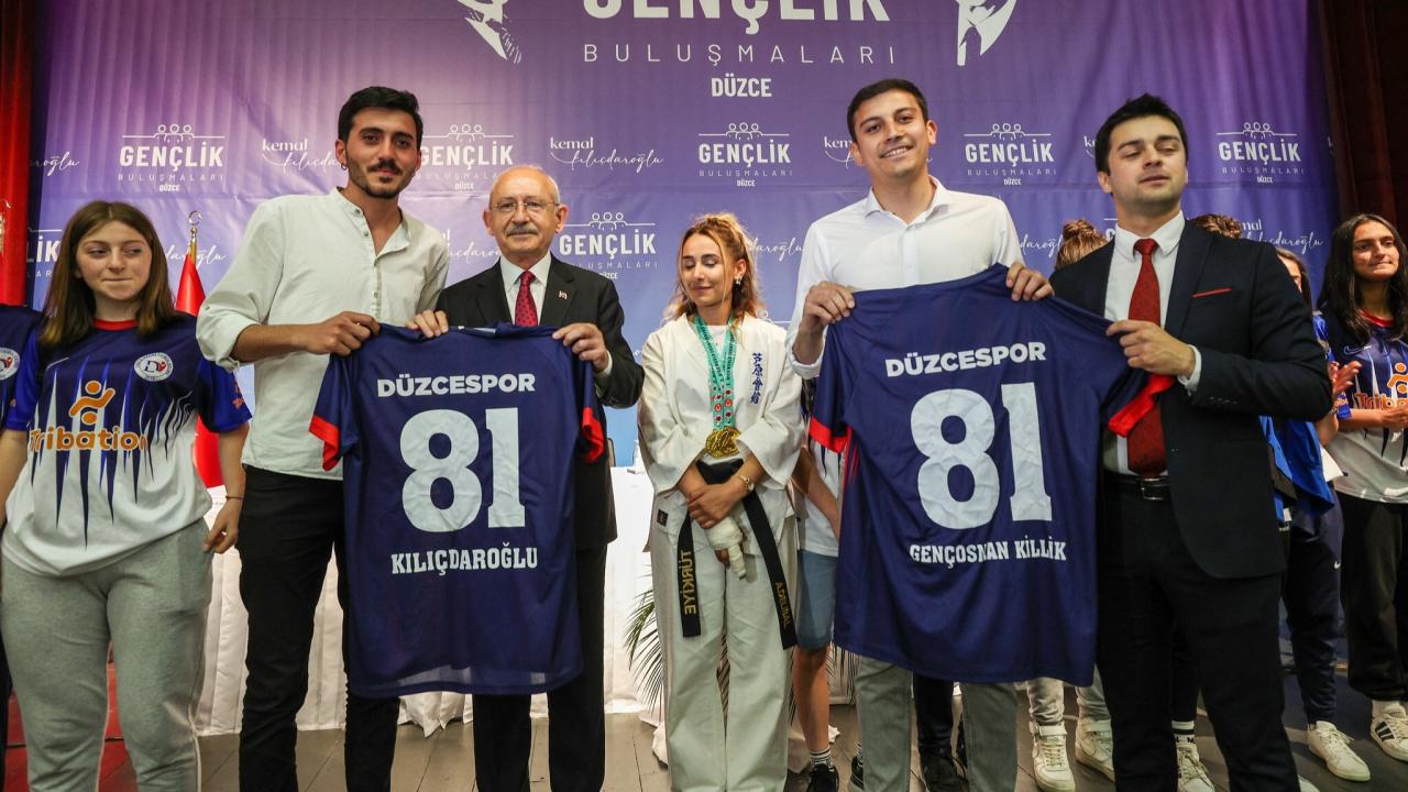 CHP Genel Başkanı Kemal Kılıçdaroğlu, Düzce'de Gençlik Buluşmasına Katıldı