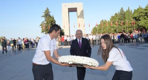 CHP GENEL BAŞKANI KEMAL KILIÇDAROĞLU, ÇANAKKALE ŞEHİTLERİ ANITINI ZİYARET ETTİ