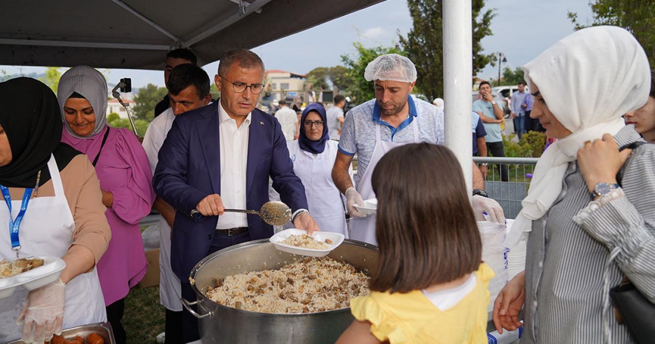 BAŞKANIMIZ HİLMİ TÜRKMEN HEMŞEHRİLERİYLE BAYRAMLAŞTI