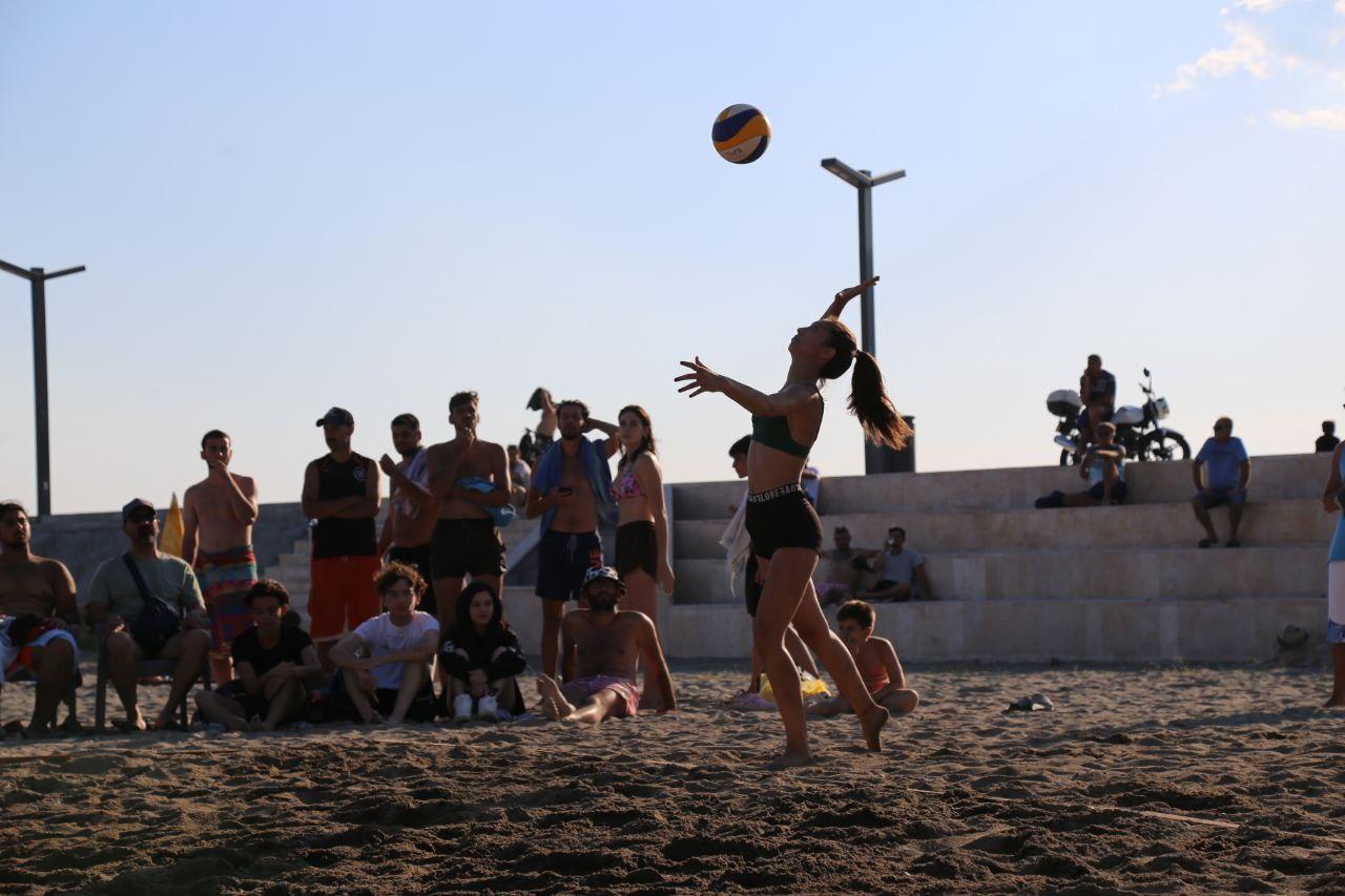 Edremit Sahilleri Plaj Voleybolu İle Renklendi