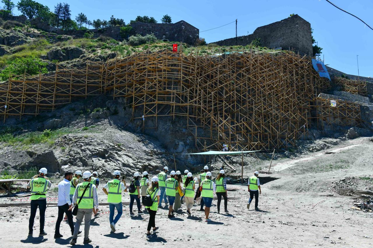 ABB BAŞKENTLİLERİ TARİHİ YOLCULUĞA ÇIKARIYOR: ‘ANKARA MİRAS ŞANTİYE GEZİLERİ’ BAŞLADI