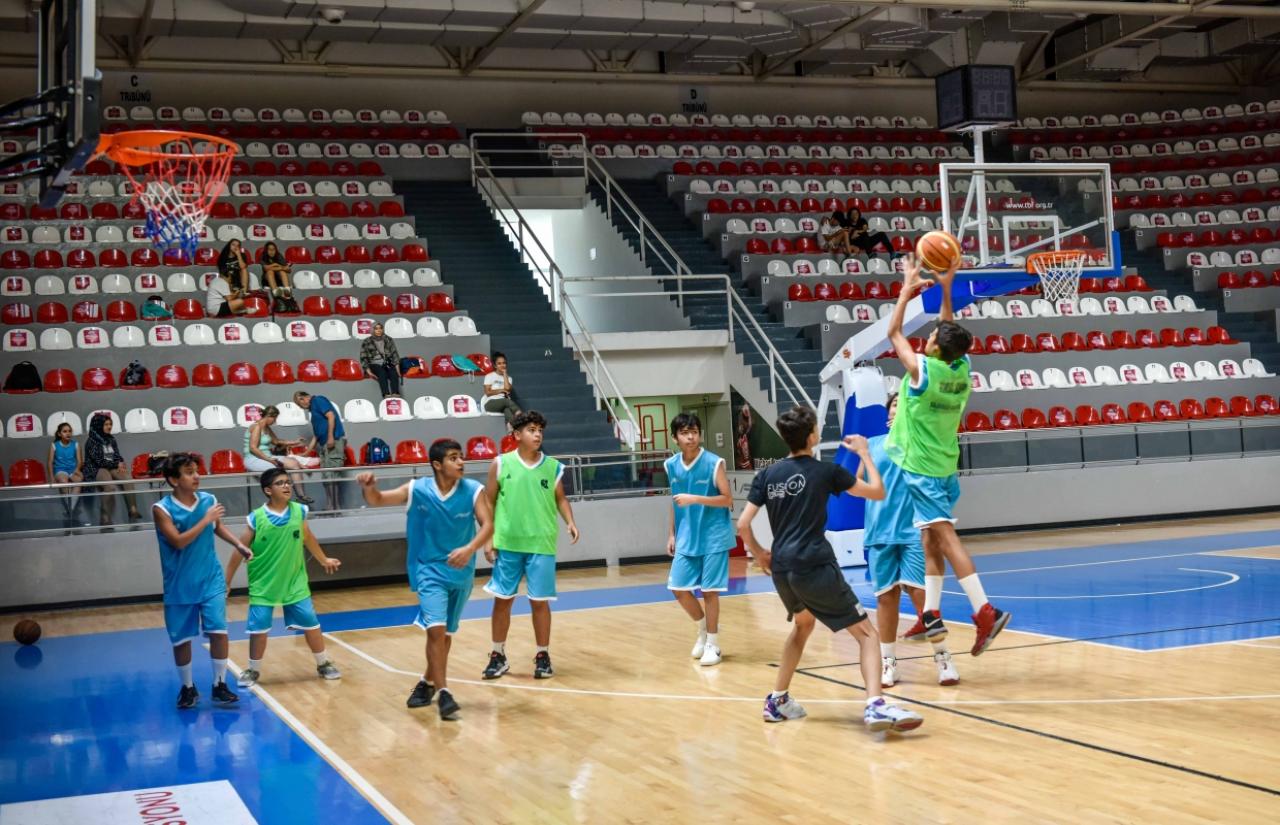 Büyükşehir Yaz Spor Okulları Faaliyetlerini Genişleterek Sürdürüyor