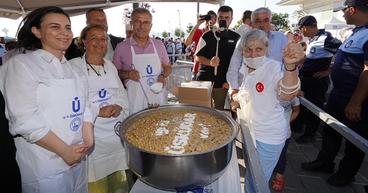 DEV KAZANLARDA AŞURE İKRAMI