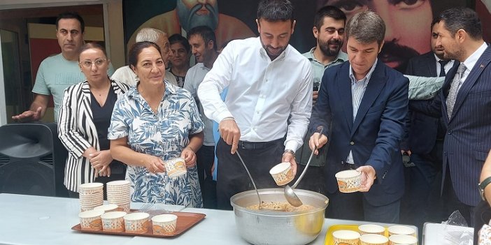 Beşiktaş Cemevi'nde geleneksel aşure lokması pay edildi