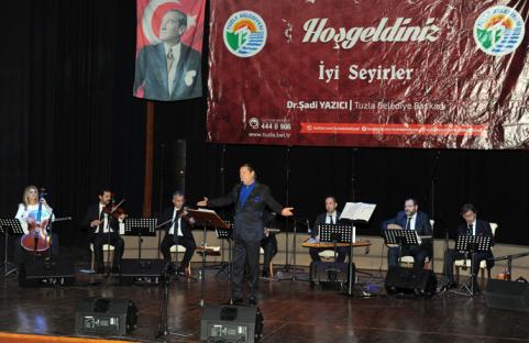 AHMET ÖZHAN KONSER VERDİ