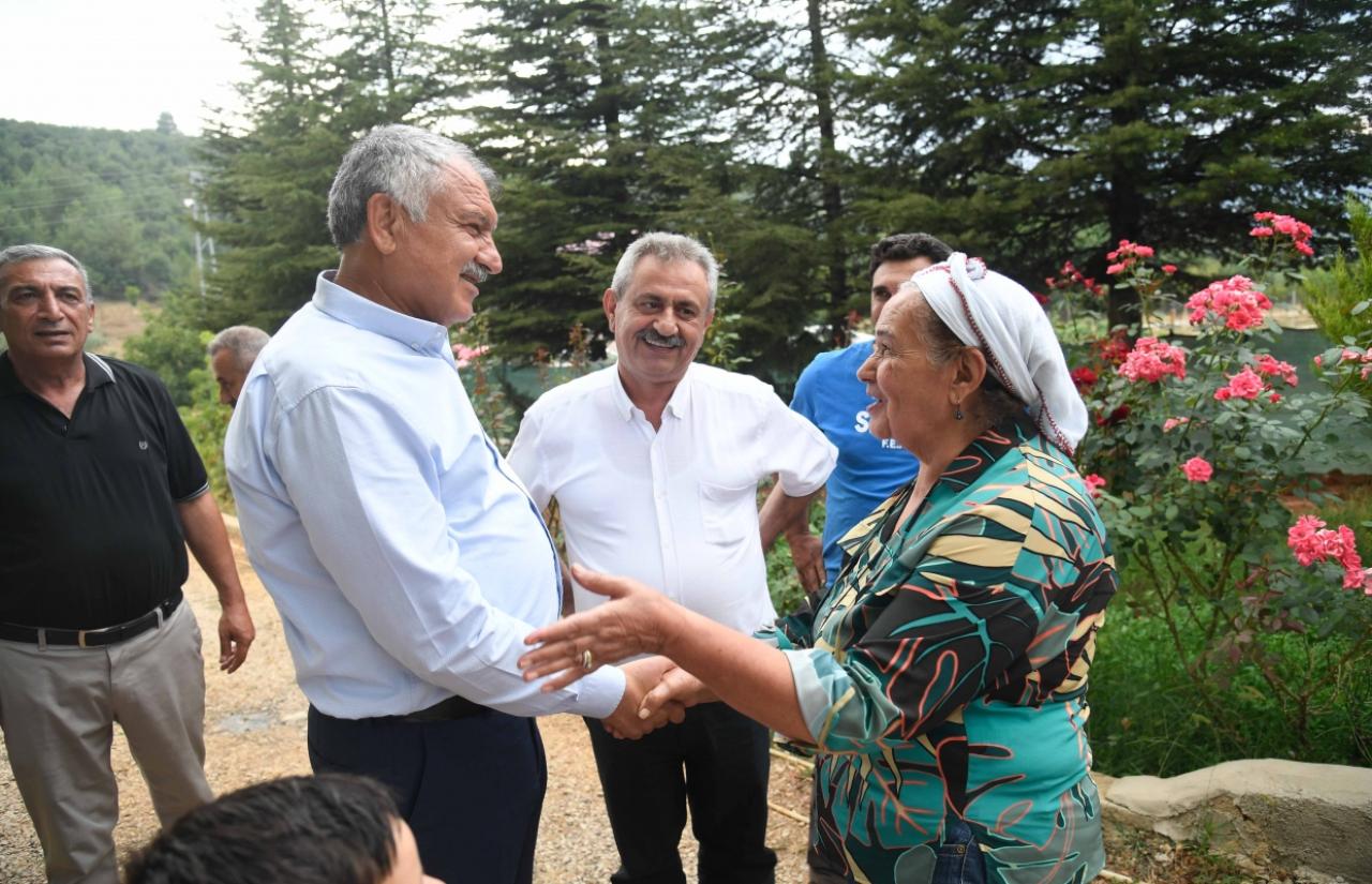 Zeydan Karalar hafta sonunu ilçe ilçe, köy köy gezip, halkın sorunlarını dinleyerek geçirdi