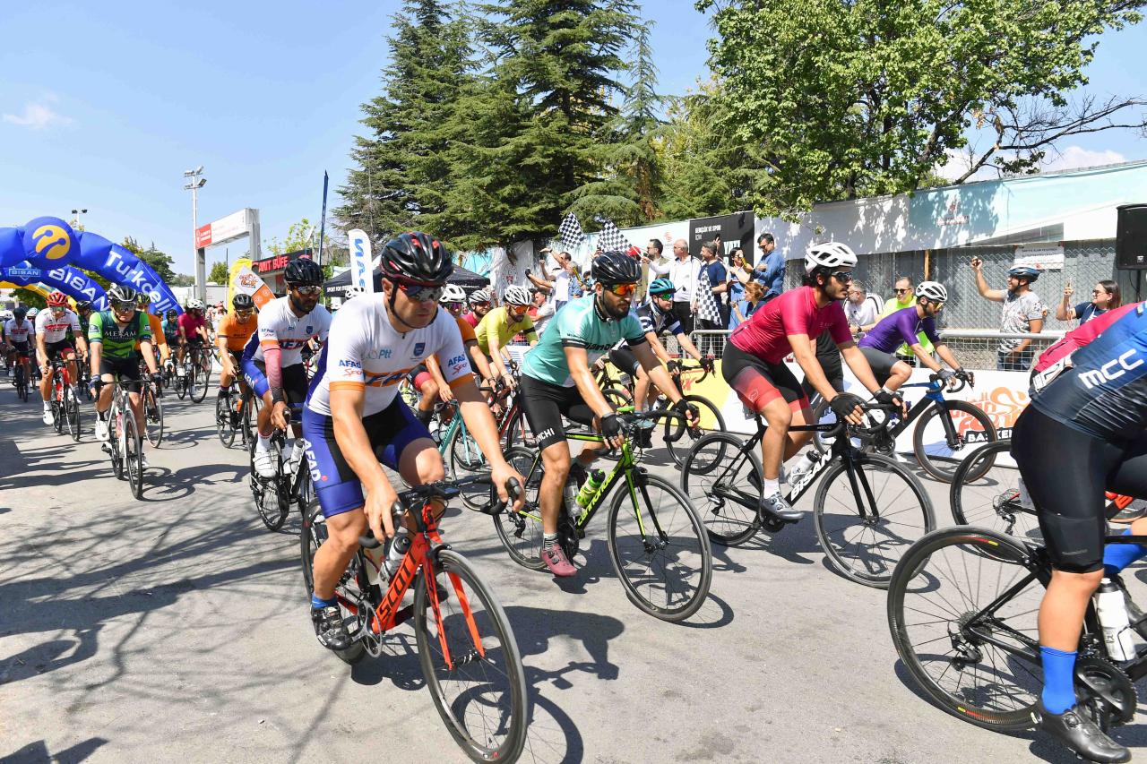 BAŞKENT GRANFONDO BİSİKLET YARIŞINA EV SAHİPLİĞİ YAPTI