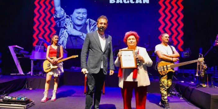 SELDA BAĞCAN, BEŞİKTAŞ’TA KONSER VERDİ