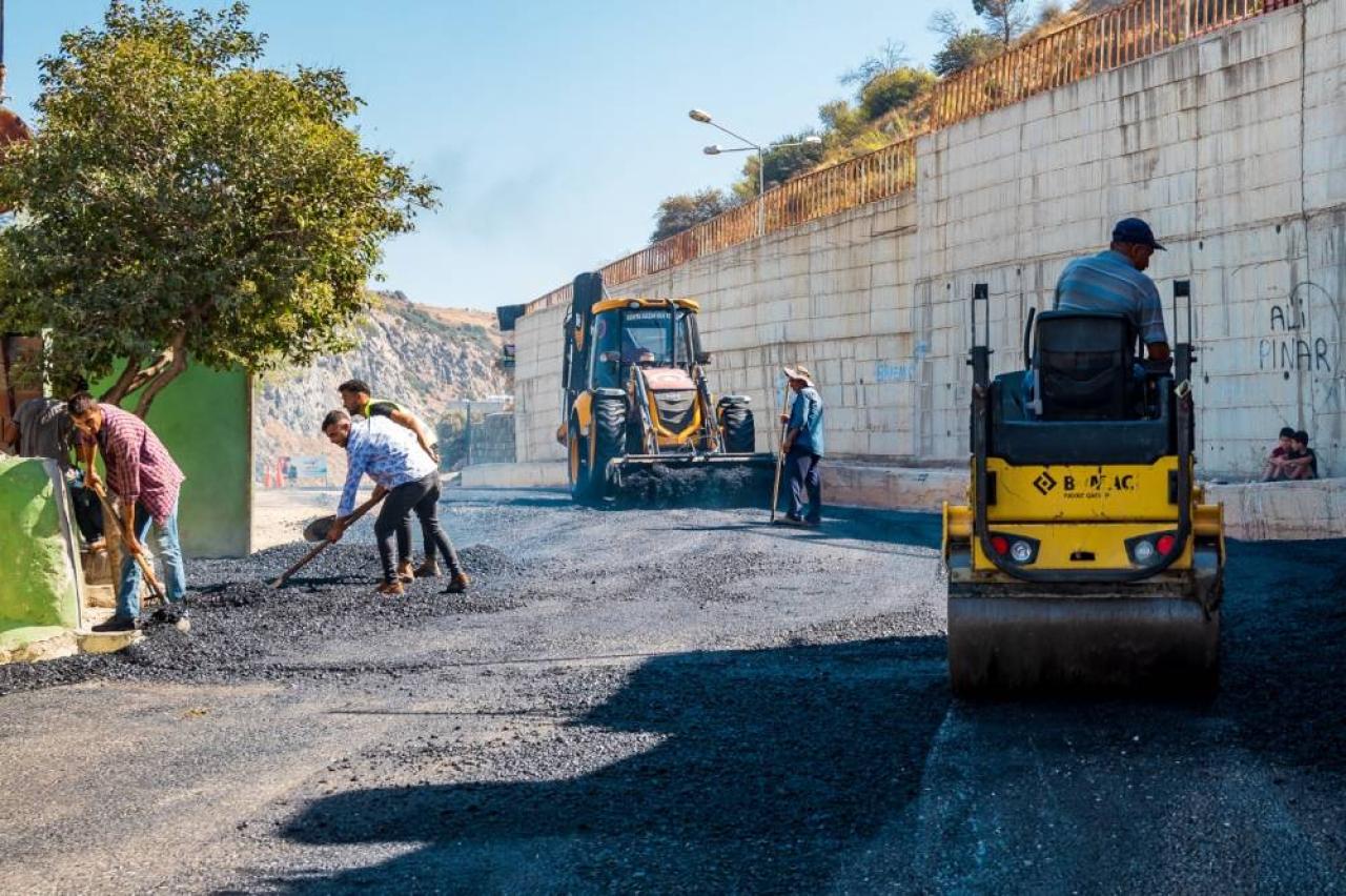 HBB AYDINLIKEVLER MAHALLESİ’Nİ ASFALTLAMAYA BAŞLADI