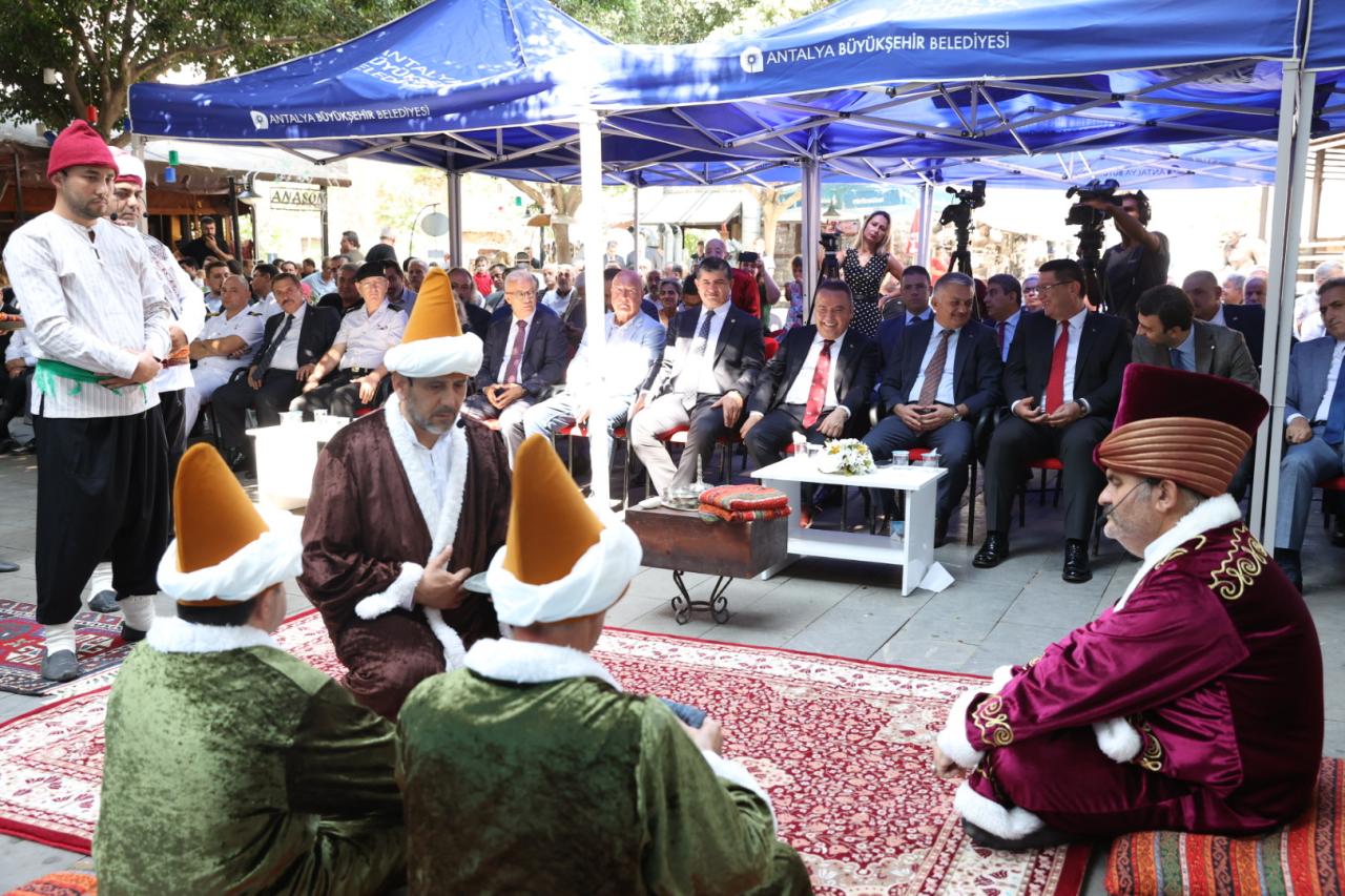 Başkan Böcek’ten Esnafa Sobacılar Çarşısı Müjdesi