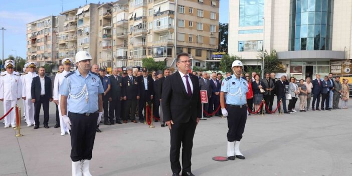 Gaziler Günü Dolayısı ile Kartal'da Atatürk Anıtı’na Çelenk Sunuldu