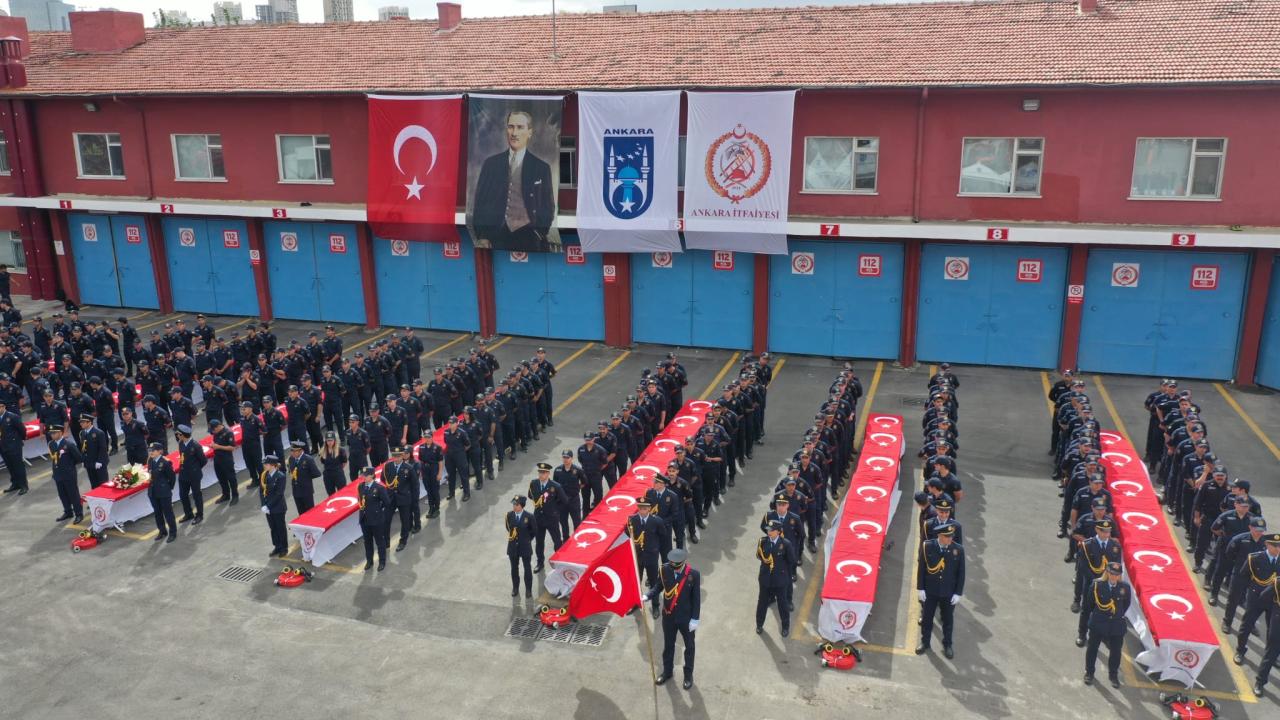 MANSUR YAVAŞ, İTFAİYE ERLERİNİN YEMİN TÖRENİNE KATILDI