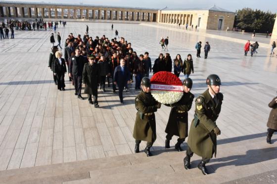 TARIM LİSESİ ÖĞRENCİLERİ ATA’NIN HUZURUNDA