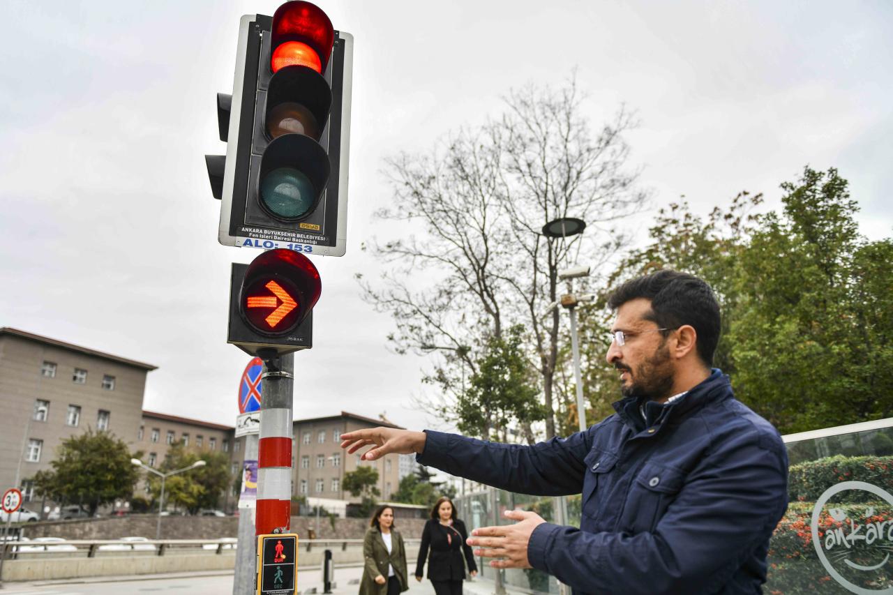 BAŞKENT KAVŞAKLARINA FASILALI YANAN IŞIK AYARI