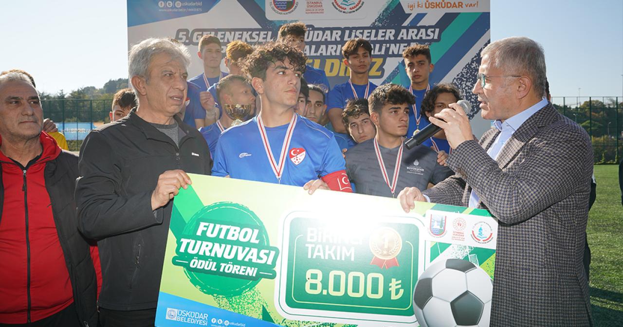 5. GELENEKSEL ÜSKÜDAR LİSELER ARASI FUTBOL TURNUVASININ ŞAMPİYONU ÇENGELKÖY ŞEHİT OKAN ALTIPARMAK ANADOLU LİSESİ OLDU