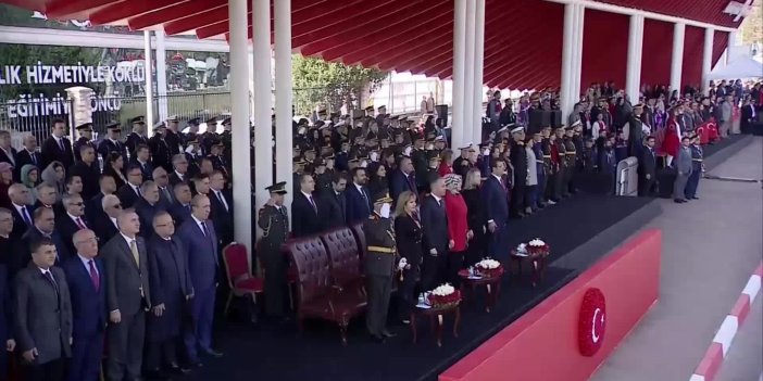 İSTANBUL VATAN CADDESİ'NDE RESMİ GEÇİT TÖRENİ YAPILDI