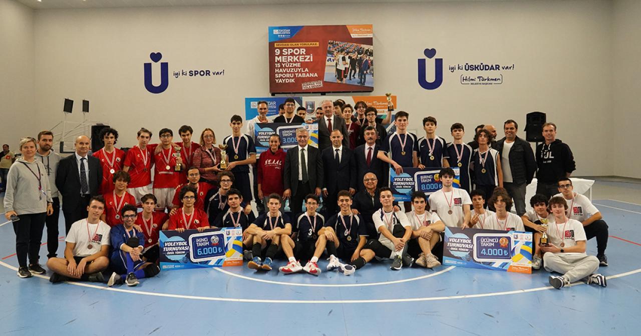 5. GELENEKSEL LİSELER ARASI VOLEYBOL TURNUVASI’NIN ŞAMPİYONU HALİDE EDİP ADIVAR ANADOLU LİSESİ