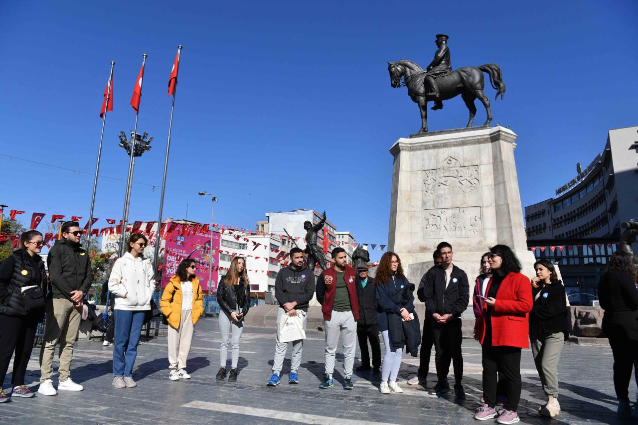 ÜNİVERSİTELİLER ORYANTİRİNGLE ANKARA’YI KEŞFETTİ