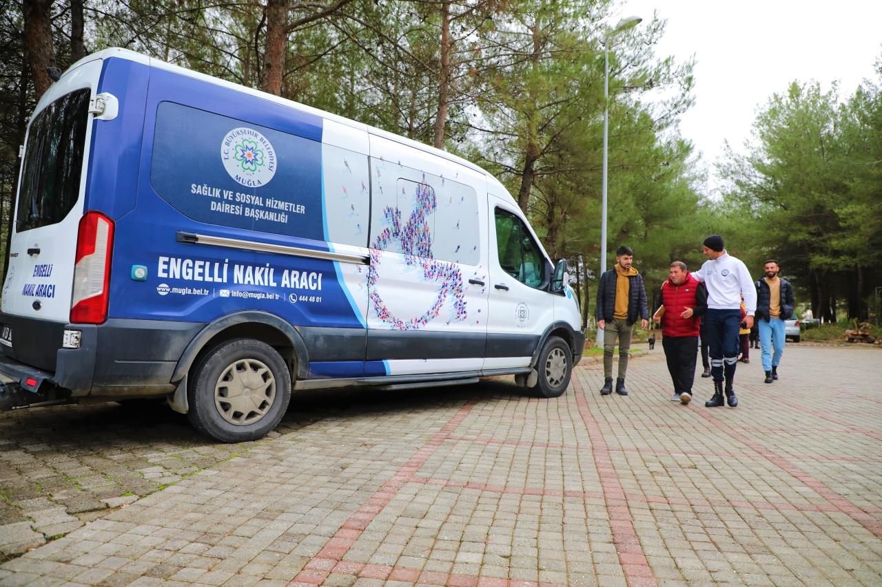 Büyükşehir nakil hizmetiyle engellilerin yanında