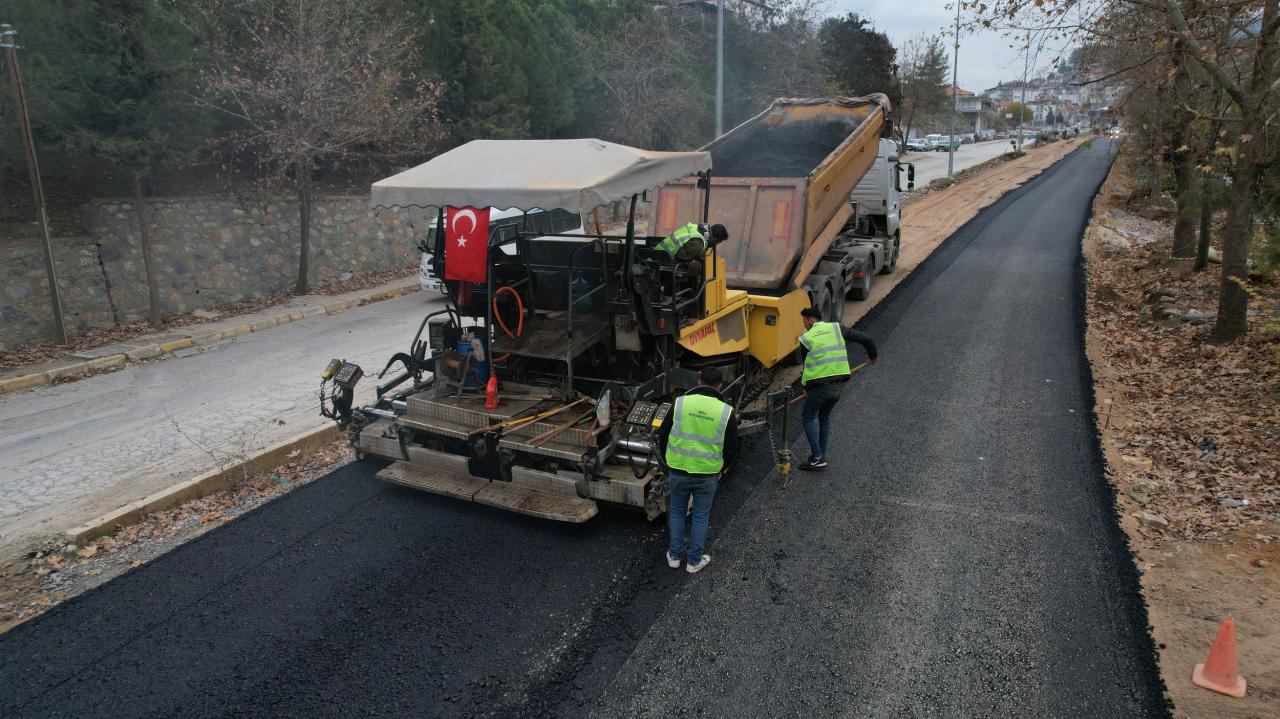 Kavaklıdere’de Birinci Kat Sıcak Asfalt Çalışması Tamamlandı