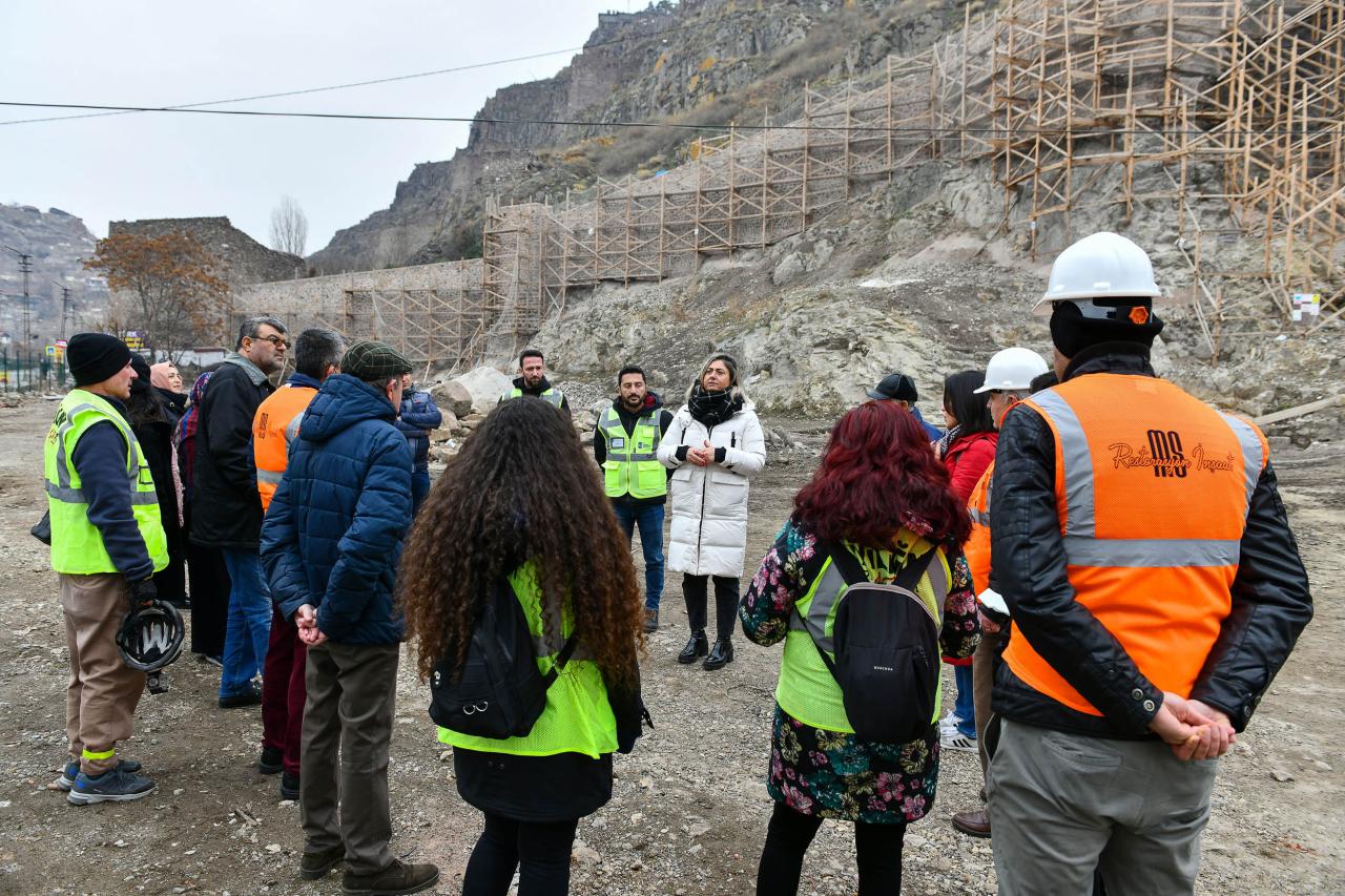 ABB BAŞKENTLİLERİ TARİHİ YOLCULUĞA ÇIKARIYOR: ‘ANKARA MİRAS ŞANTİYE GEZİLERİ’ DEVAM EDİYOR