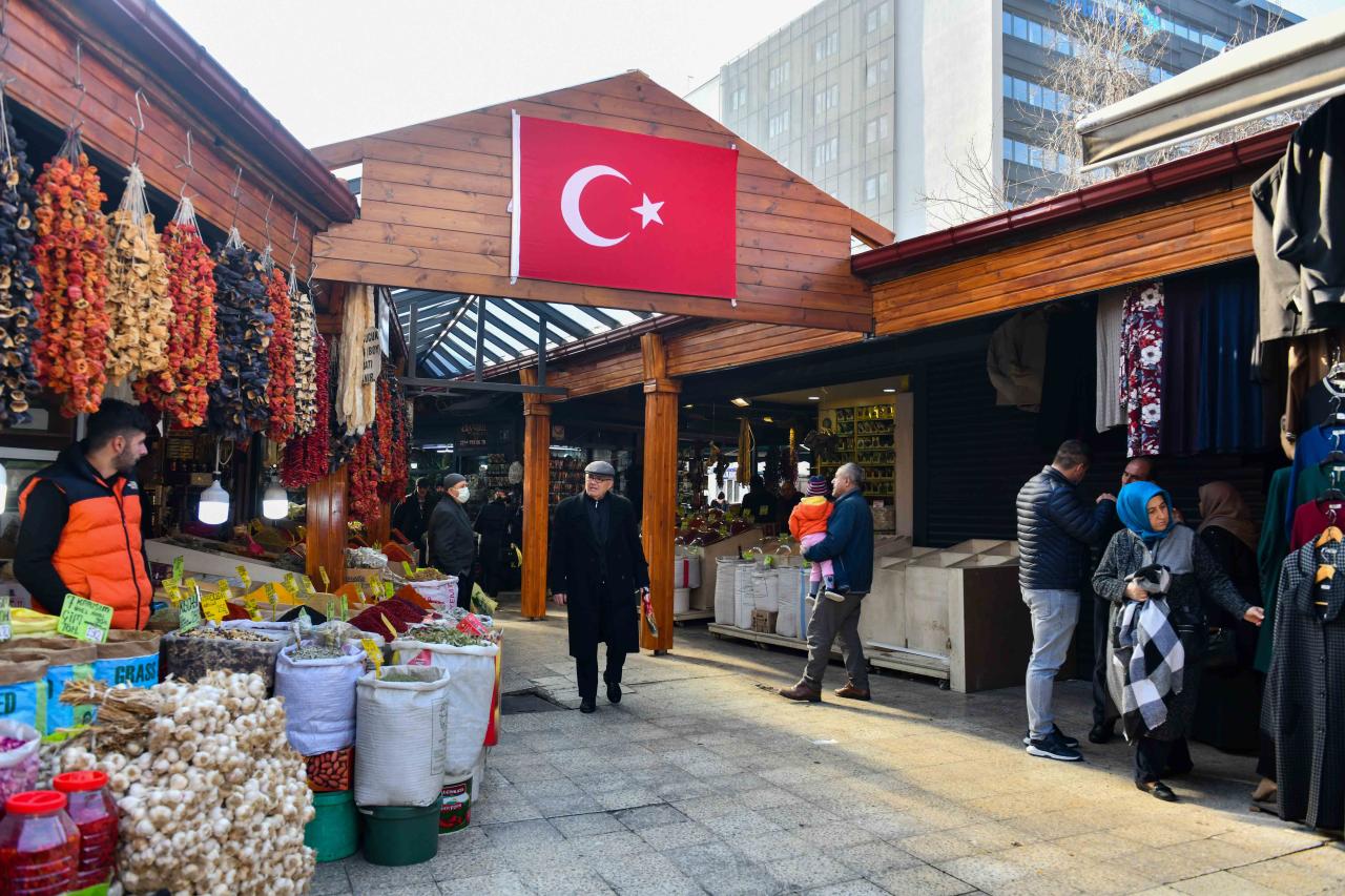 ANAFARTALAR BELEDİYE ÇARŞISI YEPYENİ GÖRÜNÜMÜYLE HİZMET VERMEYE BAŞLADI