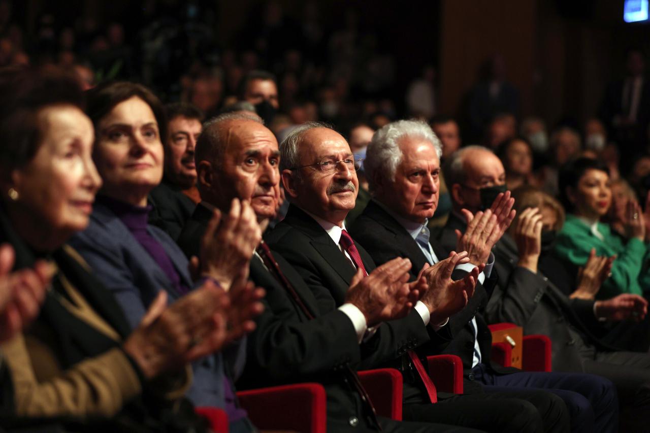 CHP Genel Başkanı Kemal Kılıçdaroğlu, Müjdat Gezen’in 70. Sanat Yılı Kutlama Törenine Katıldı