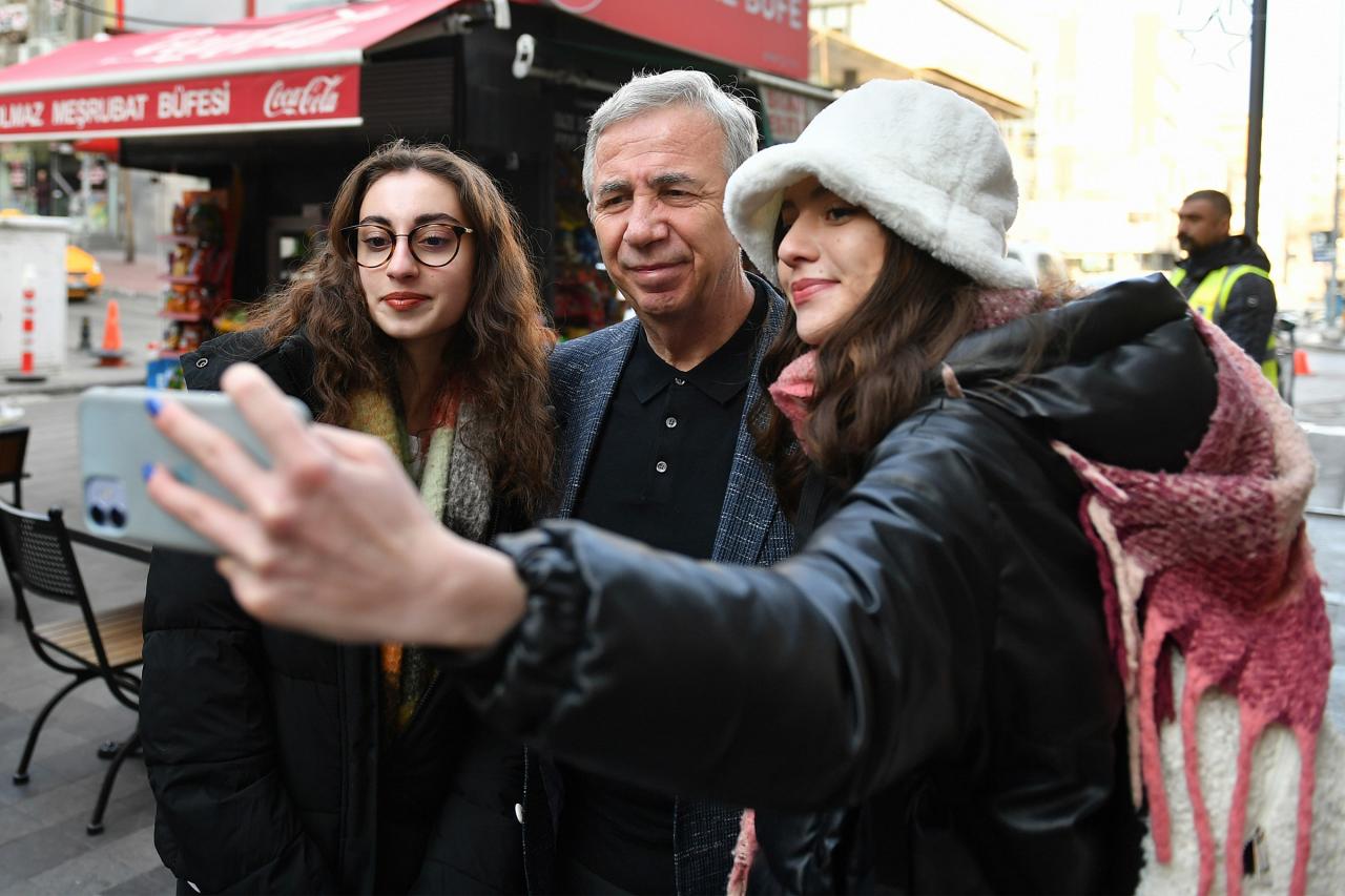 MANSUR YAVAŞ KIZILAY İZMİR CADDESİ ESNAFI İLE BULUŞTU