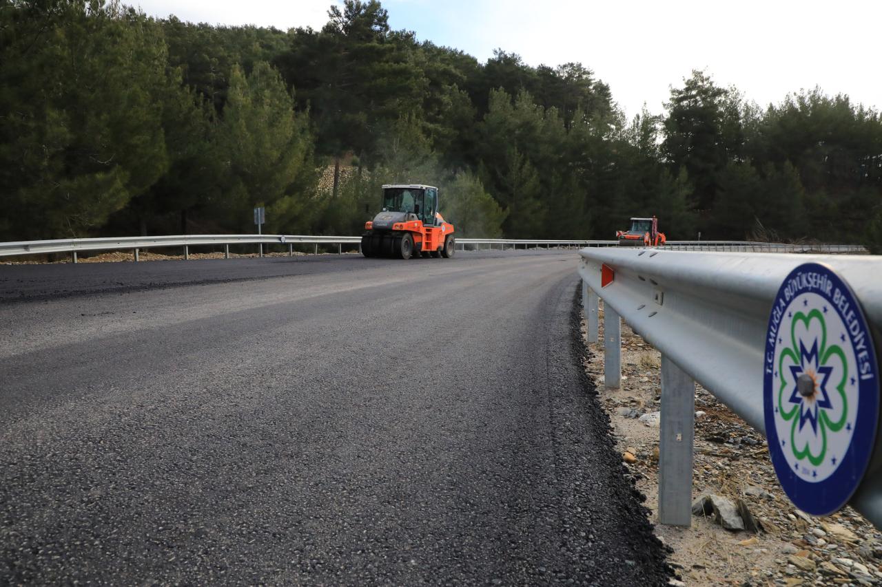 Kavaklıdere’de Yol Çalışmaları Tamamlanıyor