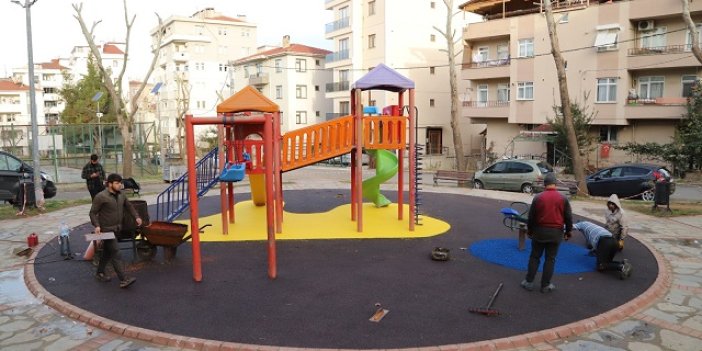 Kartal’da Parkların Zeminleri Çocuklar İçin Yenileniyor