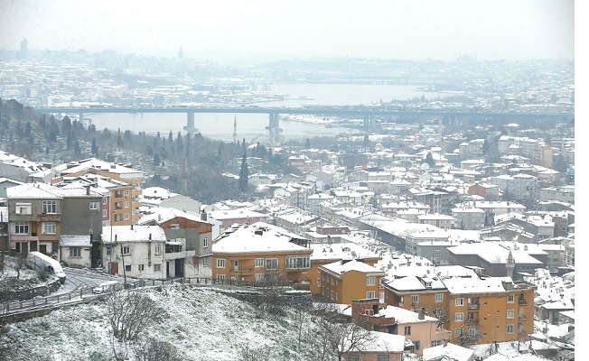 İstanbul'da kar yağışı Eyüp'te de etkili oldu.